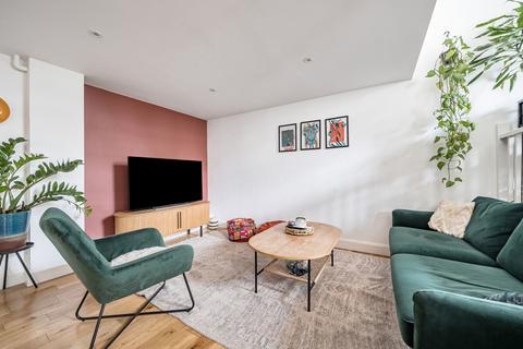 2 bedroom flat for sale, Loughborough Road, London SW9