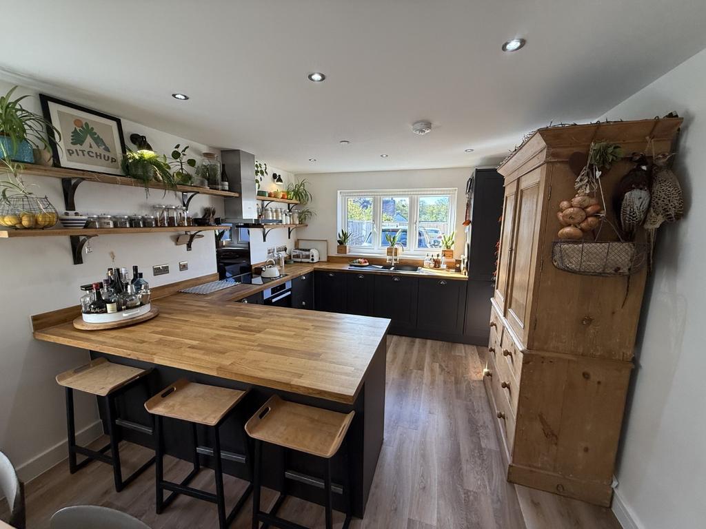 Open Plan Kitchen/Dining /Lounge Area