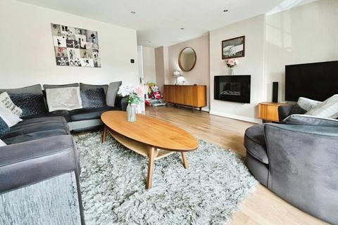 58 Harris Road, Armthorpe, Doncaster, DN3 2FE