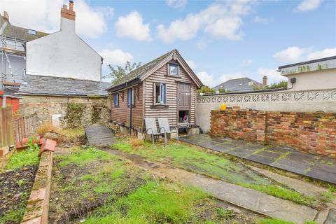 27 Cobden Road, Hythe, CT21 6EY