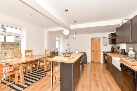 27 Cobden Road, Hythe, CT21 6EY