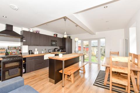 27 Cobden Road, Hythe, CT21 6EY