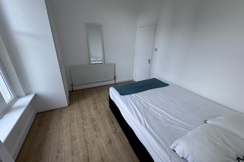 1 bedroom flat for sale, Shepherds Bush W12