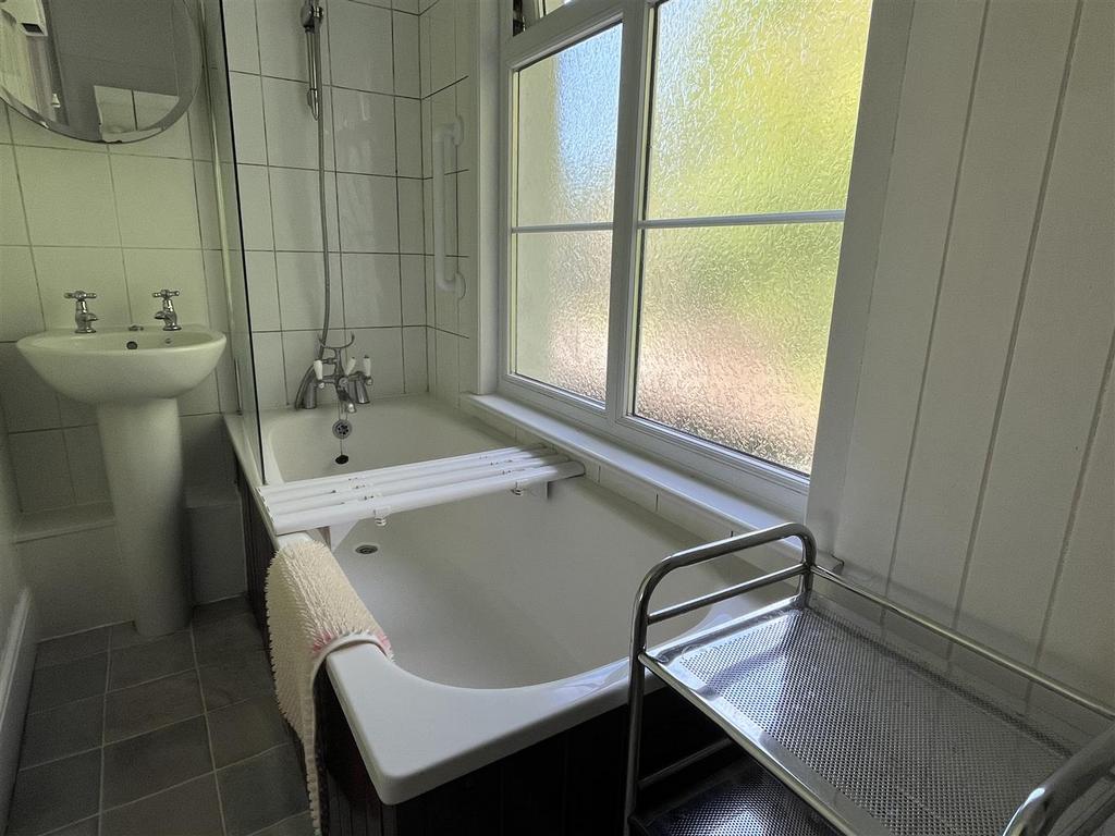 Bathroom.JPG