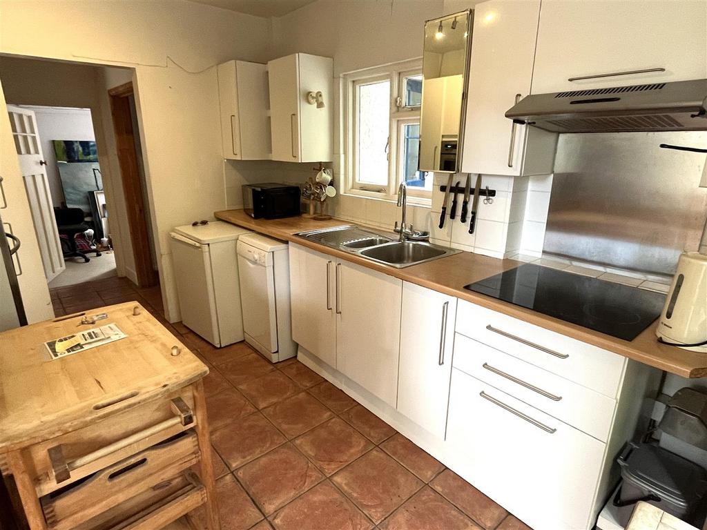 Kitchen 2.JPG