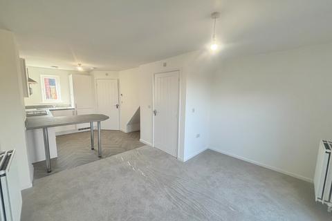 3 bedroom terraced house to rent, Cwrt Y Brenin, Swansea Road, Swansea