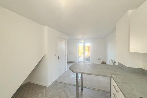 3 bedroom terraced house to rent, Cwrt Y Brenin, Swansea Road, Swansea