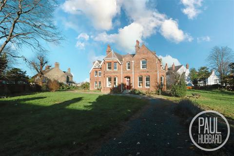 6 bedroom detached house for sale, Rectory Road, Kirkley, NR33