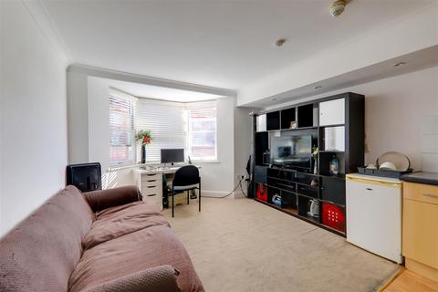 2 bedroom flat for sale, Winchester Road, Worthing BN11