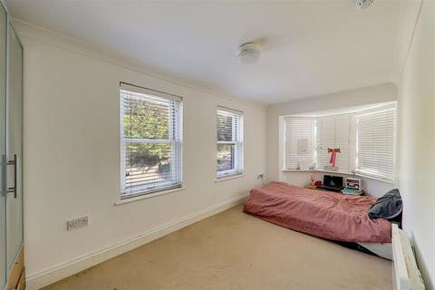 2 bedroom flat for sale, Winchester Road, Worthing BN11