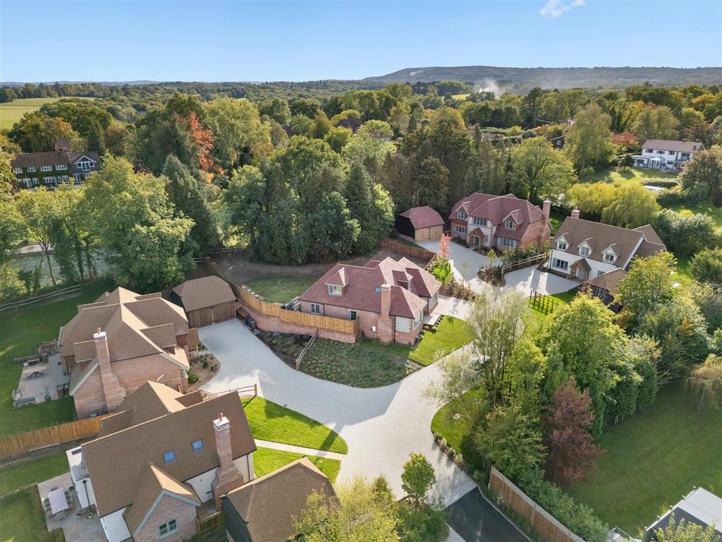 Farndon Close Chiddingfold