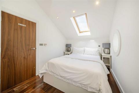 undefined, Coleshill Road, Teddington TW11