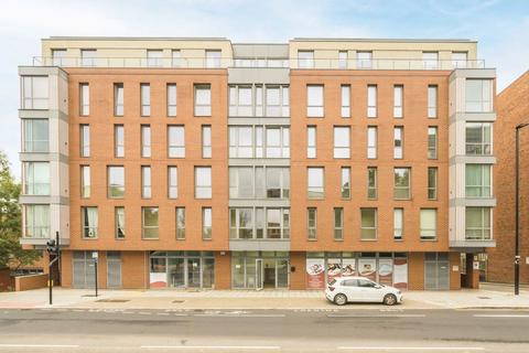 3 bedroom flat for sale, High Street, Brentford TW8