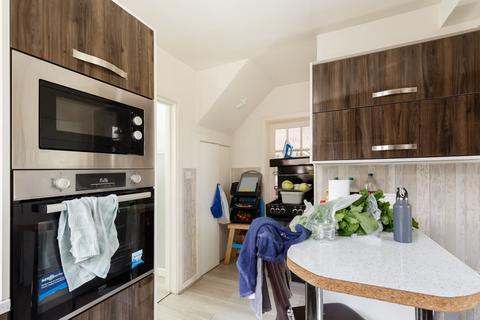 3 bedroom semi-detached house for sale, Springhead Road, Thornton BD13