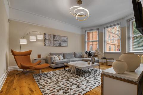 4 bedroom flat to rent, Kensington Court, London