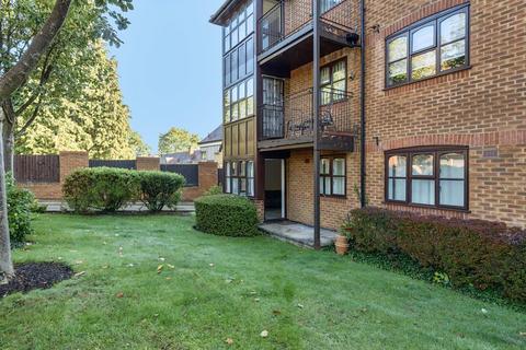 3 bedroom flat for sale, Holders Hill Road, Hendon