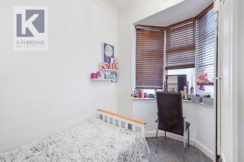 26 The Warren, Worcester Park, KT4 7DL