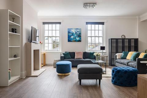 3 bedroom house to rent, Warwick Gardens, London