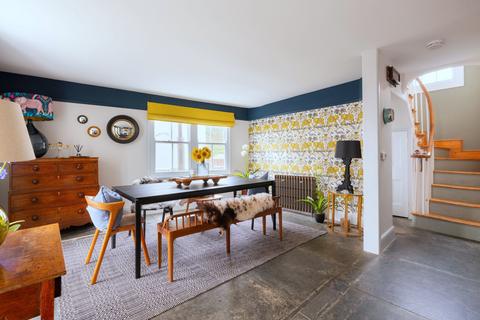 15 Dolphin Street, Port Isaac, PL29 3RJ
