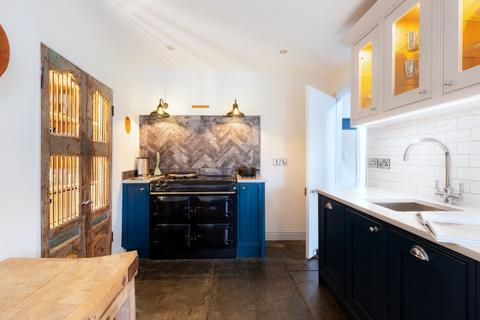 15 Dolphin Street, Port Isaac, PL29 3RJ