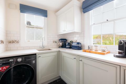 15 Dolphin Street, Port Isaac, PL29 3RJ