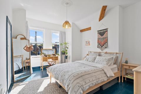 4 bedroom semi-detached house for sale, Woodthorpe Road, Ashford, TW15