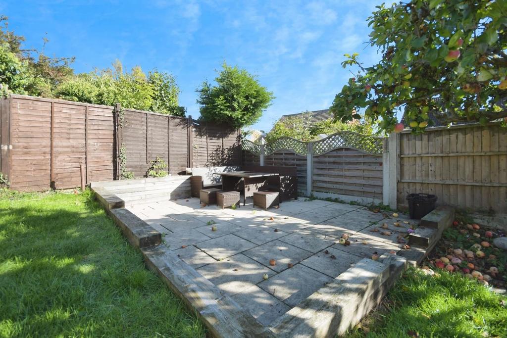 REAR GARDEN 04.jpg