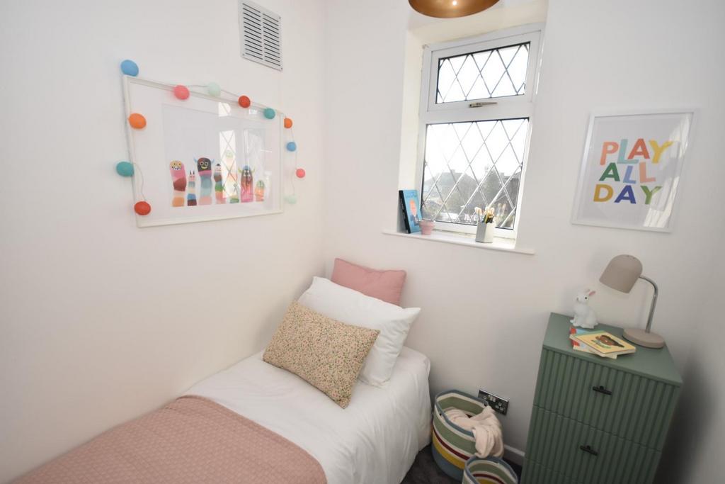 Bed 3 02.jpg