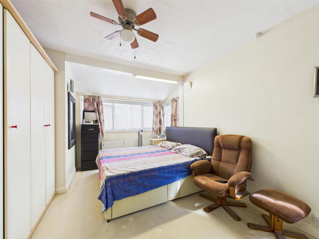 CAM03736 G0-PR0191-STILL002.jpg