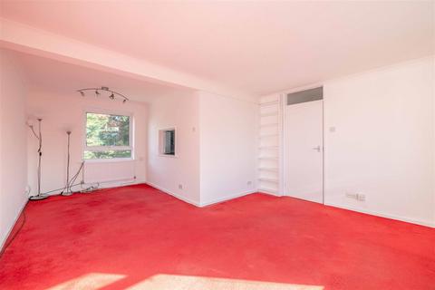 3 bedroom maisonette for sale, Rectory Close, Windsor