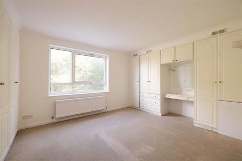3 bedroom maisonette for sale, Rectory Close, Windsor