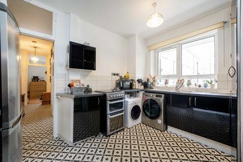 3 bedroom flat for sale, Wiltshire Close, London SW3