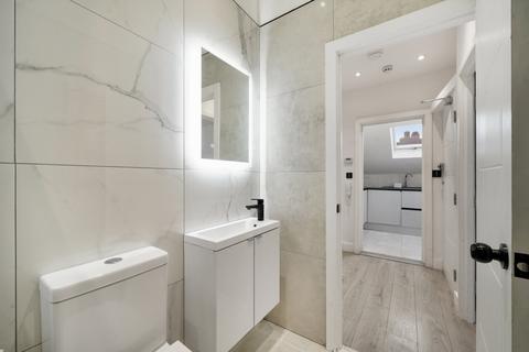 2 bedroom flat for sale, 422 Upper Richmond Road West, London SW14