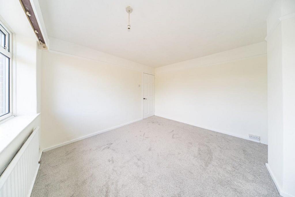 55 Fairholme Avenue bedroom 2 2.jpg