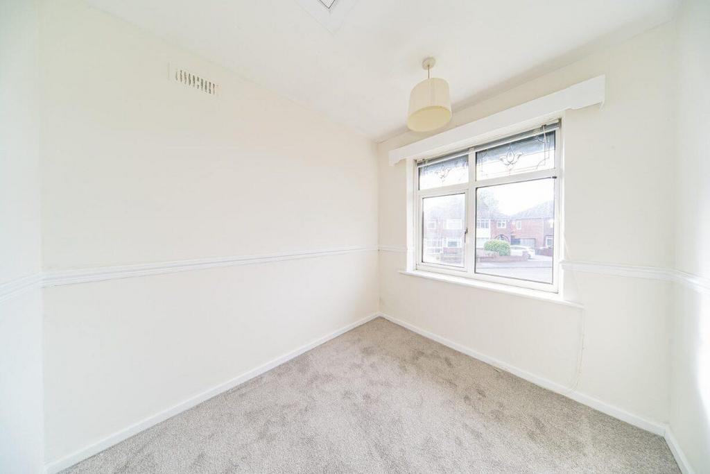 55 Fairholme Avenue bedroom 3.jpg