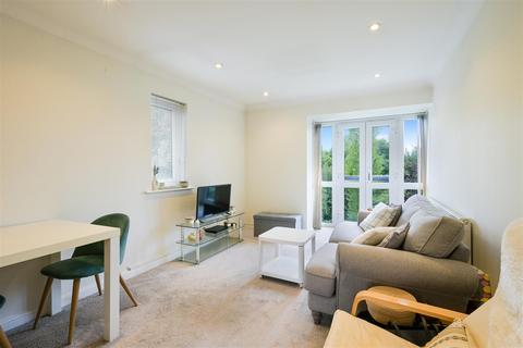 12 Farriers Close, Epsom, KT17 1LS