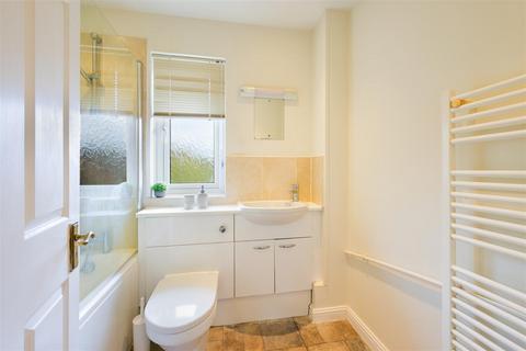 12 Farriers Close, Epsom, KT17 1LS