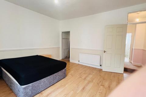 2 bedroom terraced house to rent, Ingoe Street, Newcastle upon Tyne NE15