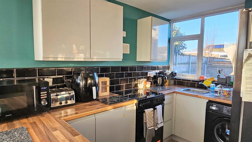 Kitchen 1.jpg