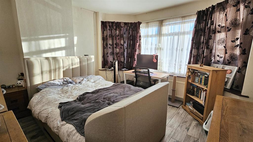 Bedroom 1.jpg