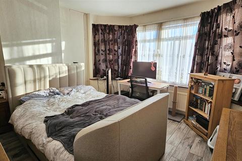 3 bedroom semi-detached house for sale, Bradwell Avenue, Bradwell, Great Yarmouth