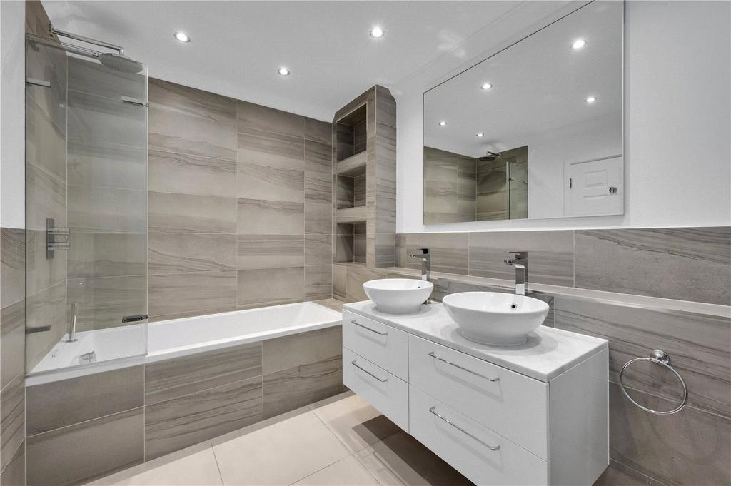 Main En Suite