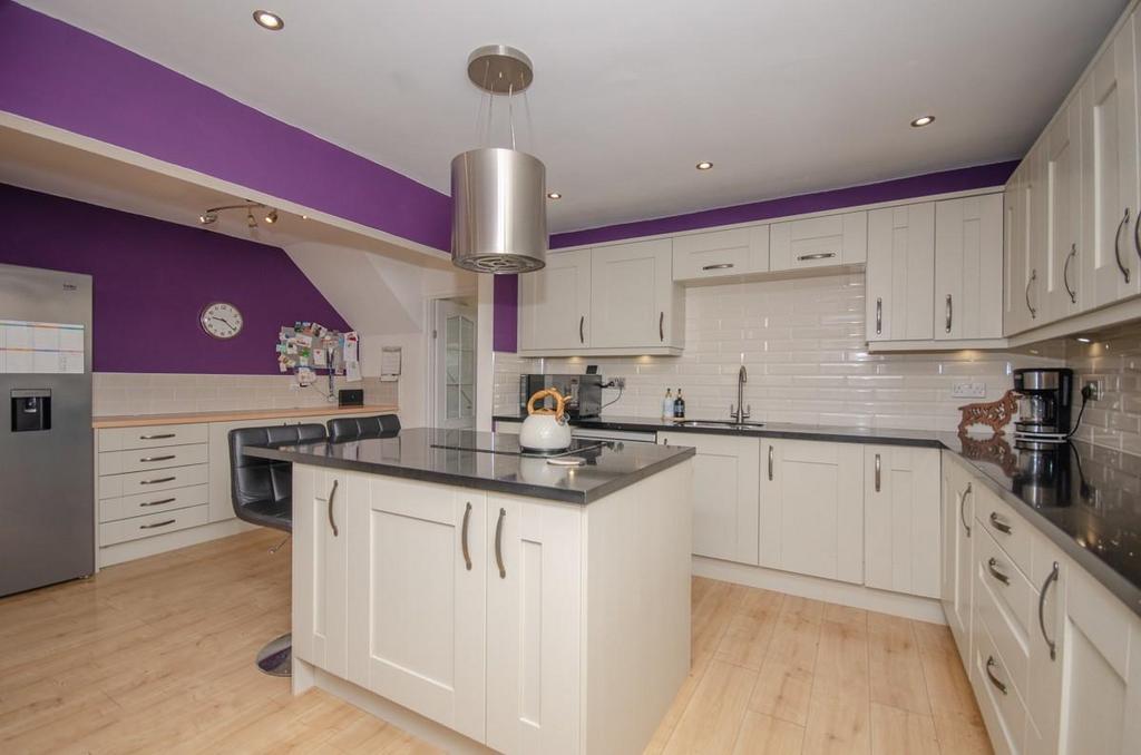 Kitchen pic 2.jpg
