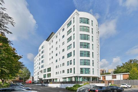2 bedroom flat to rent, Kew Bridge Road, Brentford, TW8