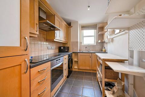 2 bedroom flat to rent, Kew Bridge Road, Brentford, TW8