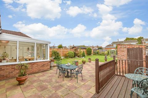 3 bedroom chalet for sale, Vauxhall Crescent, Snodland ME6