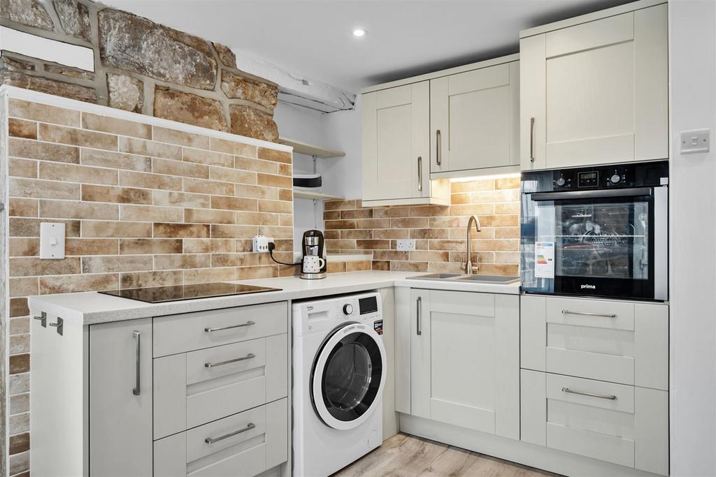 Kitchen 2 - oven and worktop.jpg