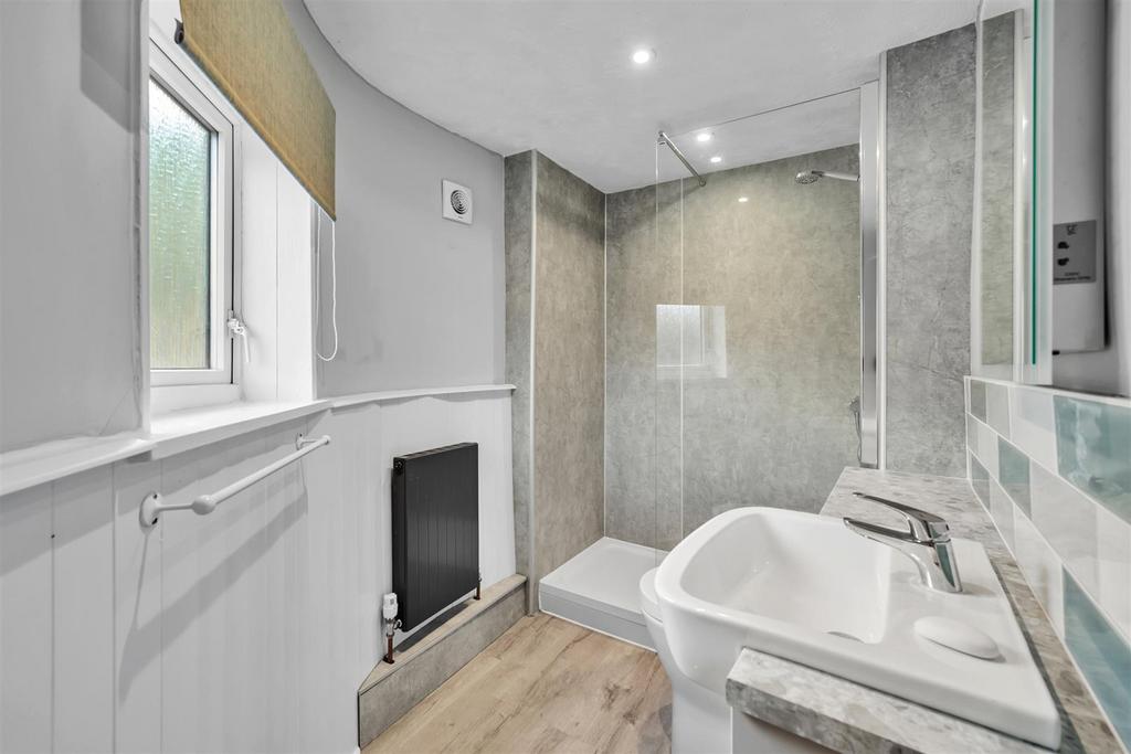 Shower Room 2.jpg