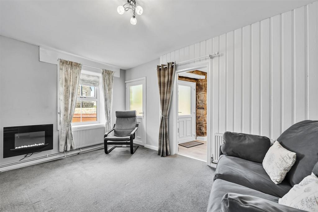 Lounge towards Kitchen 2.jpg