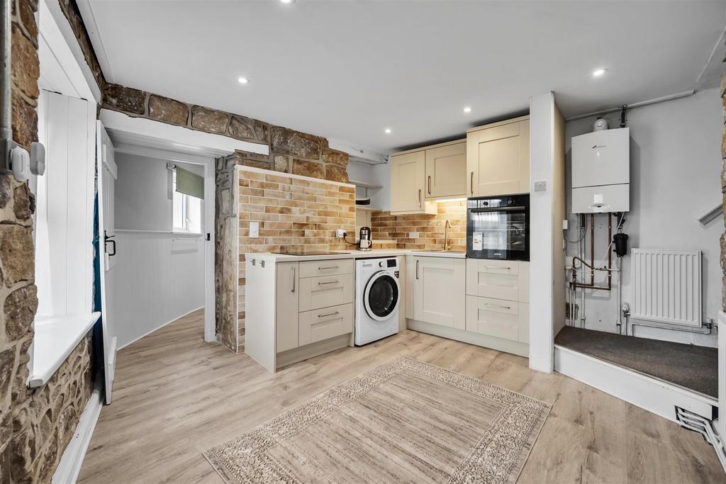 Kitchen 2.jpg
